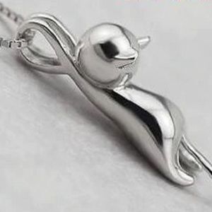 925 Sterling Silver 18" chain Hanging Cat pendant